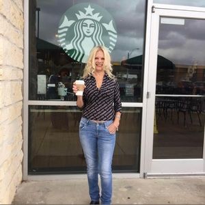 Guess Jeans top - $15 - Size 2 or 0 Petite